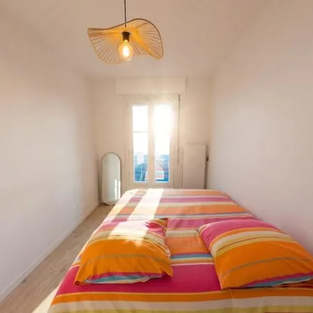 Apartamento Sunny Flat With Sea-view Balcony