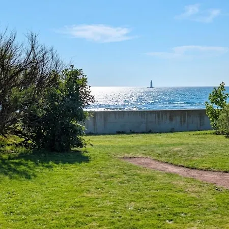 Apartamento Sunny Flat With Sea-view Balcony