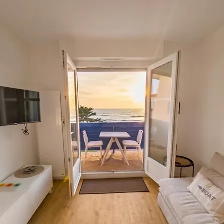 Apartamento Sunny Flat With Sea-view Balcony